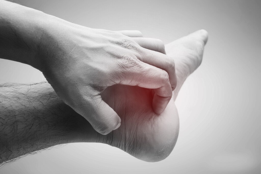 Burning Pain in Arch of Foot 3 Possible Causes » Scary Symptoms