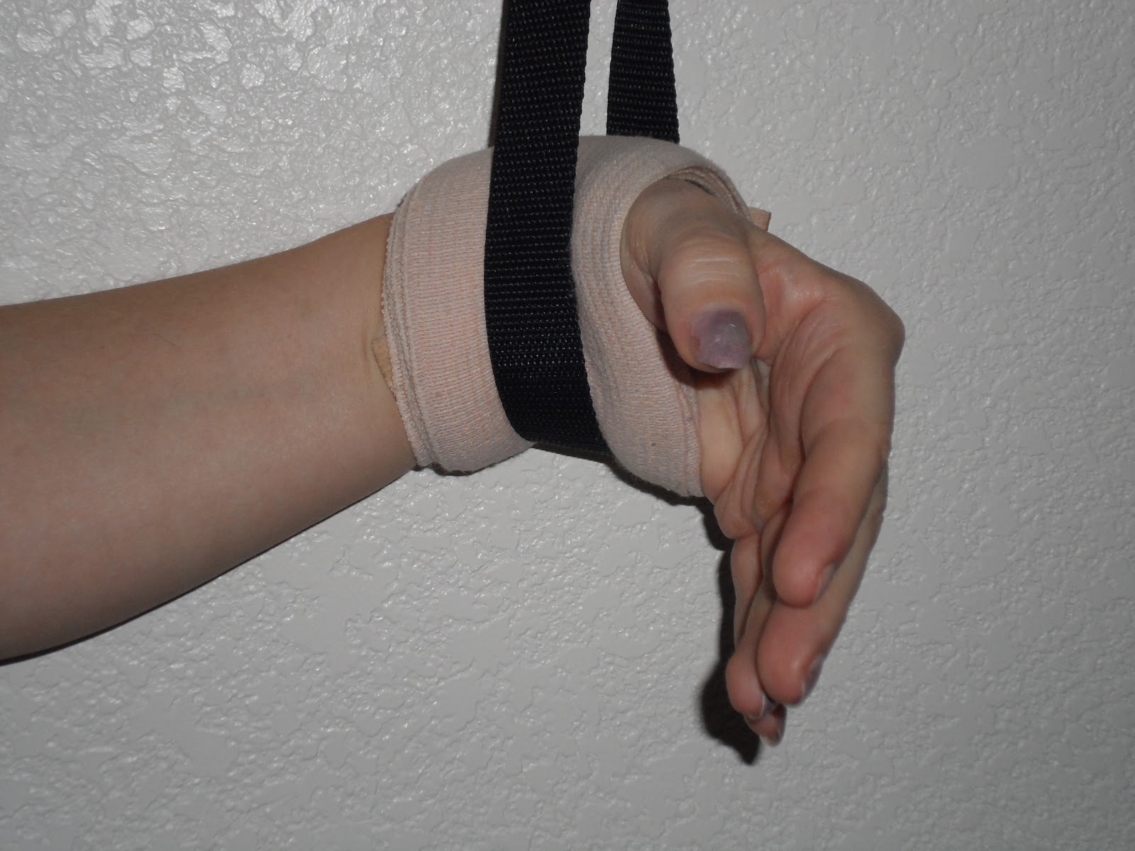 How to Do Lat Pull Downs with Golfer’s Elbow » Scary Symptoms