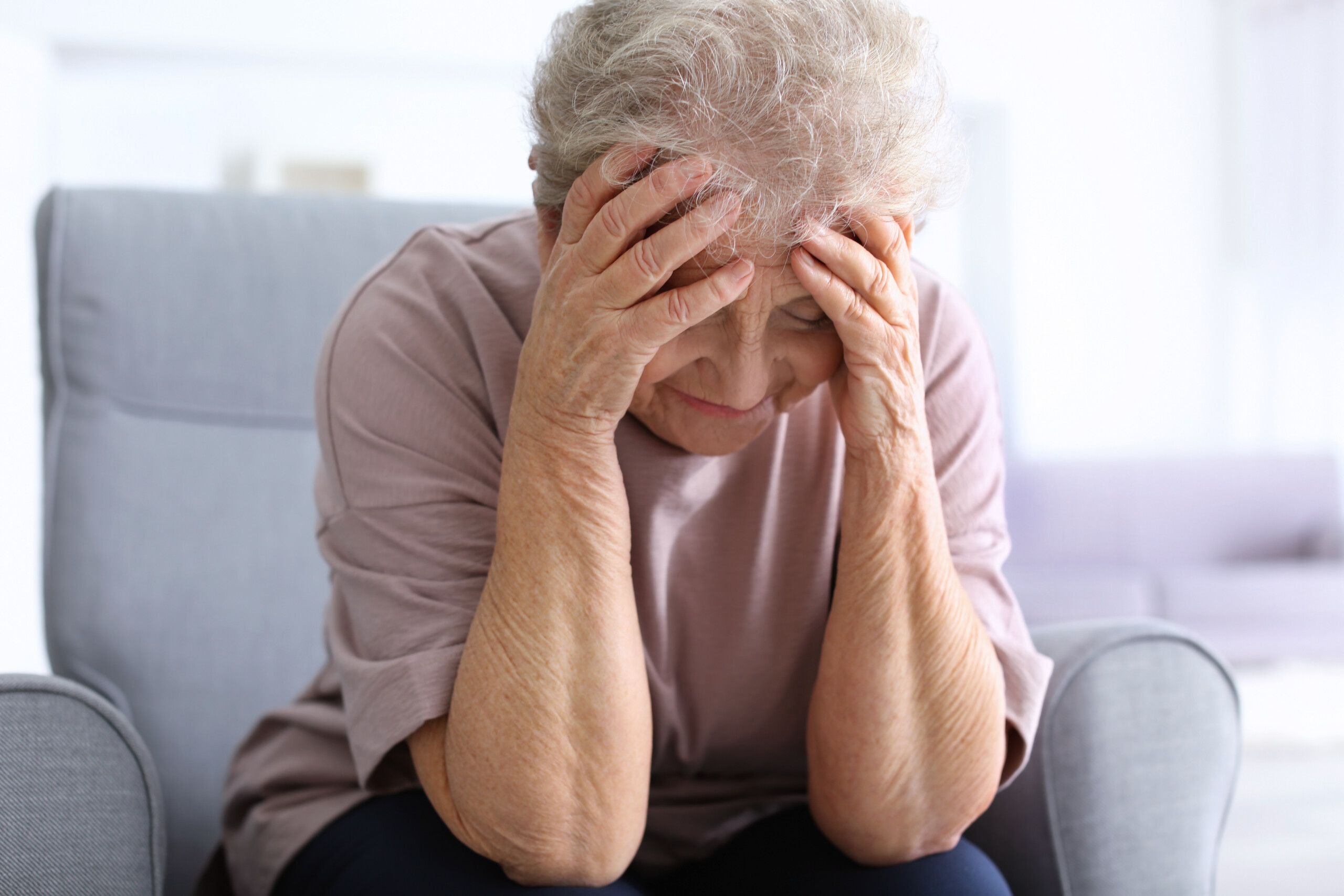 Why Elderly Person Can’t Keep Eyes Open During the Day
