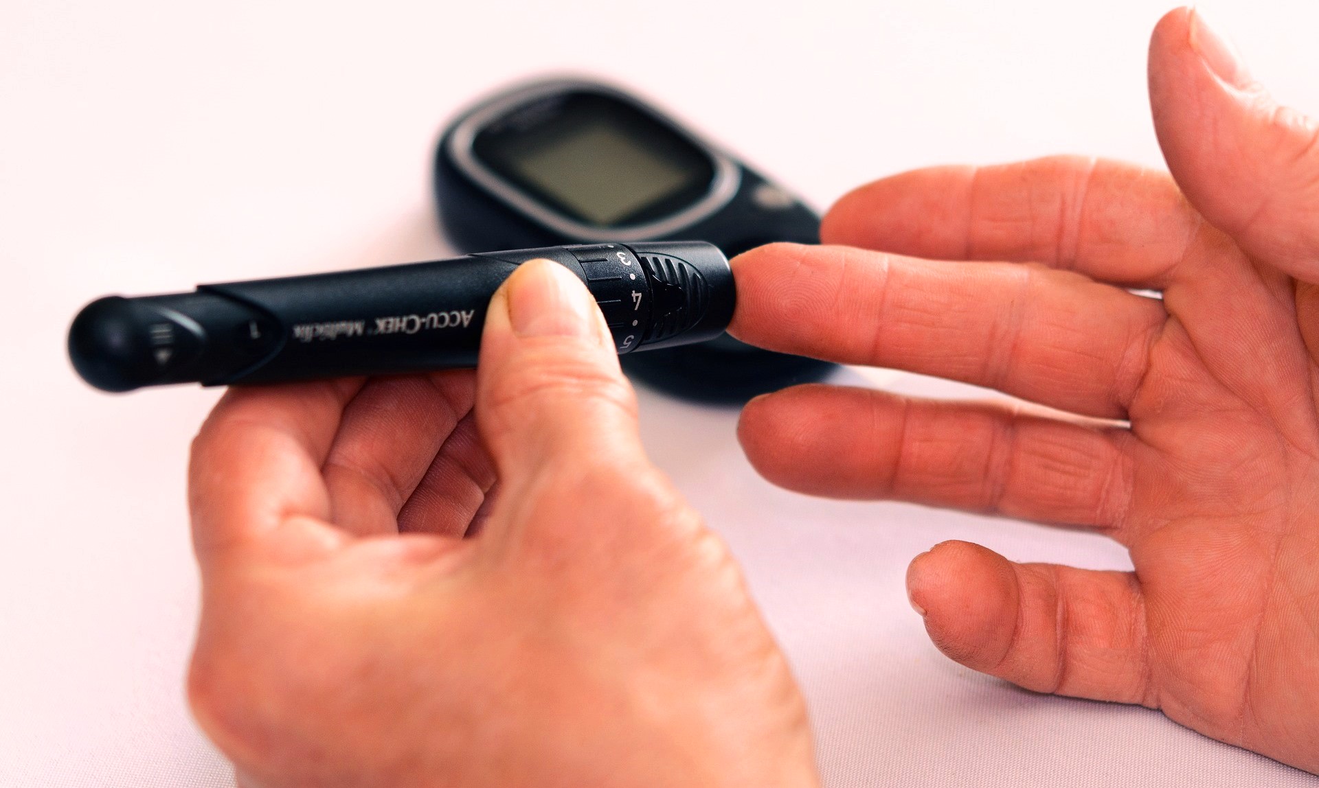Fear of Diabetes Makes Non-Diabetic Often Check Blood Sugar