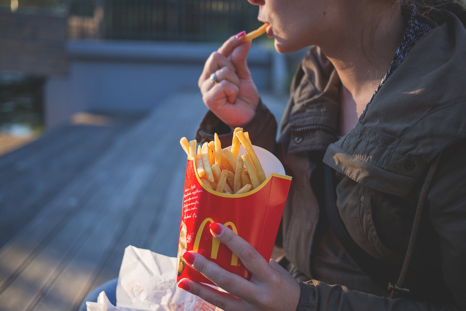 10 Tricks Fast Food Restaurants Use to Make You Overeat