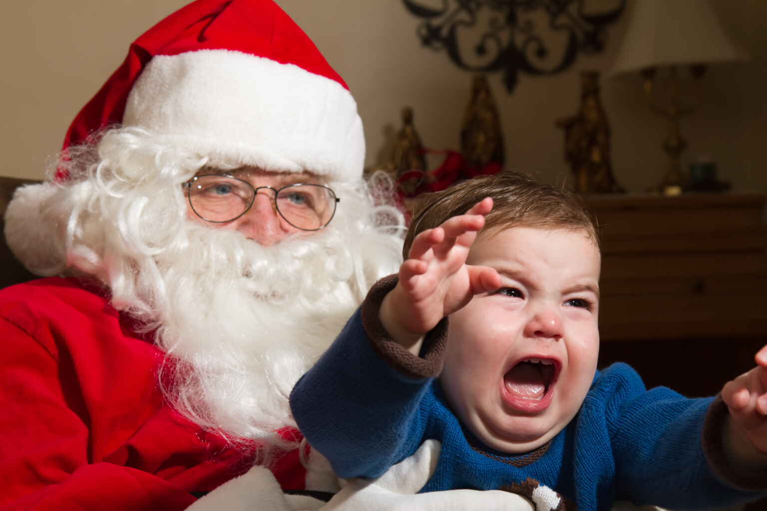 What Should I Do If My Child is Afraid of Santa Claus? » Scary Symptoms