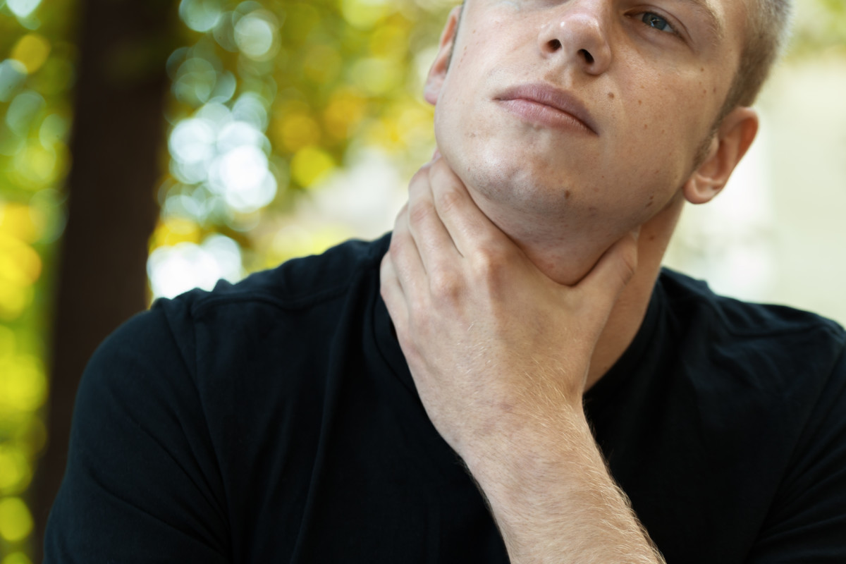 Can Cancer Cause Asymmetrical or Uneven Adam's Apple? » Scary Symptoms
