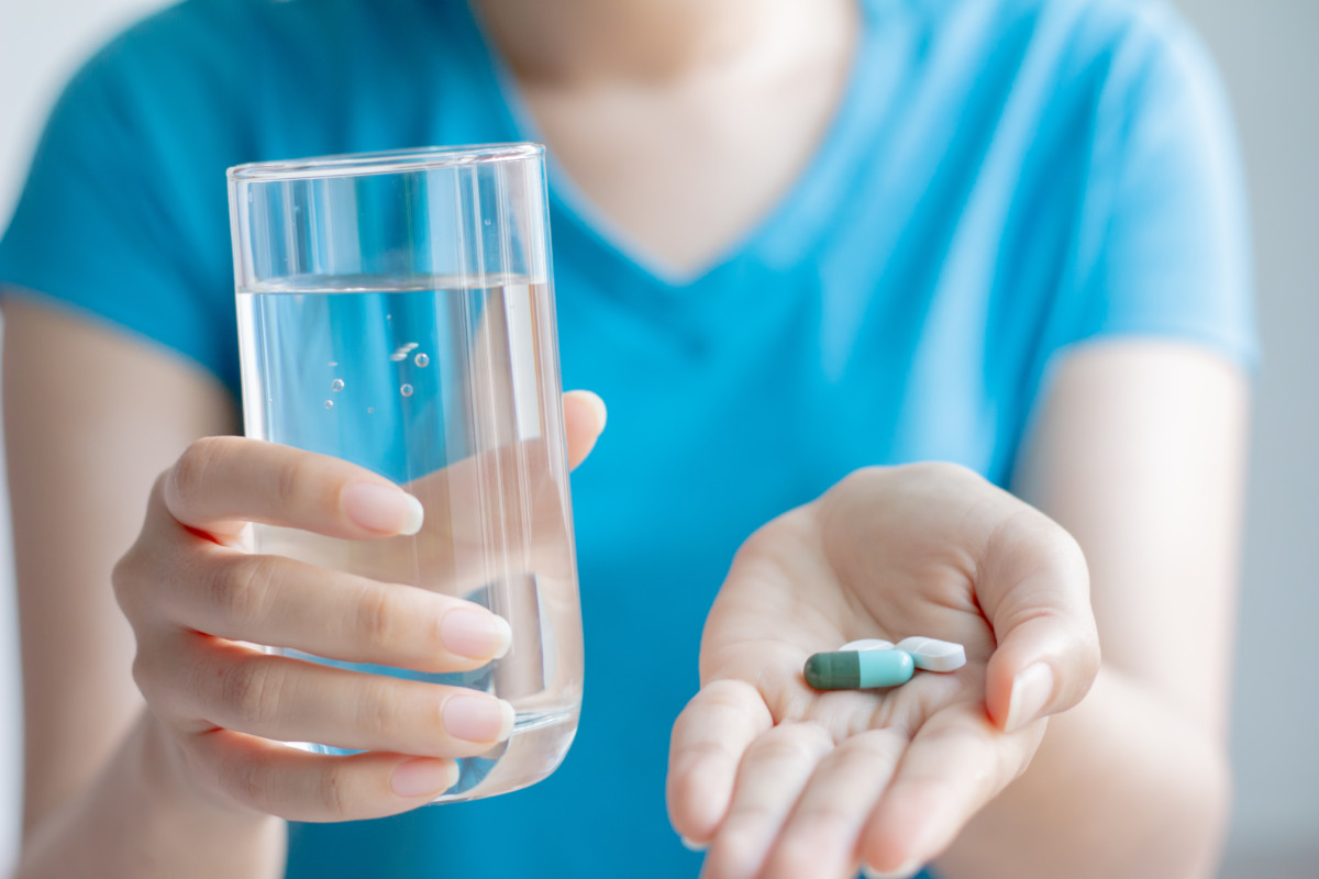 Do Pills Get Stuck in Esophagus or It Just Feels that Way? » Scary Symptoms