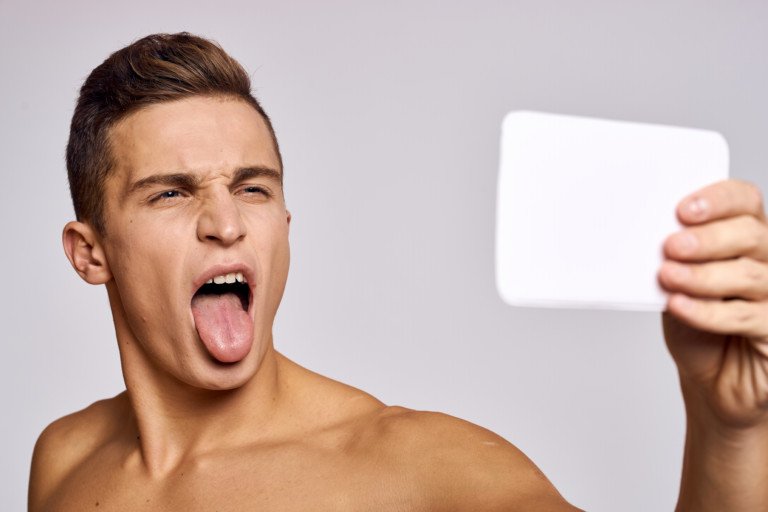 Is Tongue Twitching Normal if You Stick It Out to Inspect? » Scary Symptoms