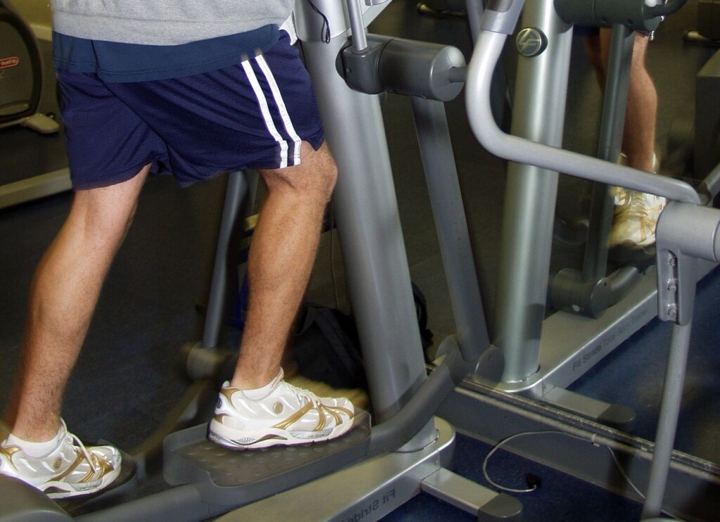 Fun Backward Pedaling Variations on the Elliptical Trainer » Scary Symptoms
