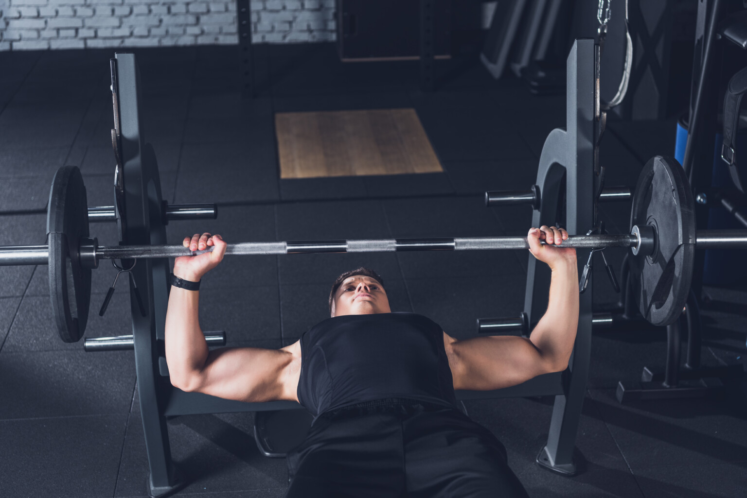 Why Your Grip Can Be Causing Elbow Pain when Bench Pressing » Scary Symptoms