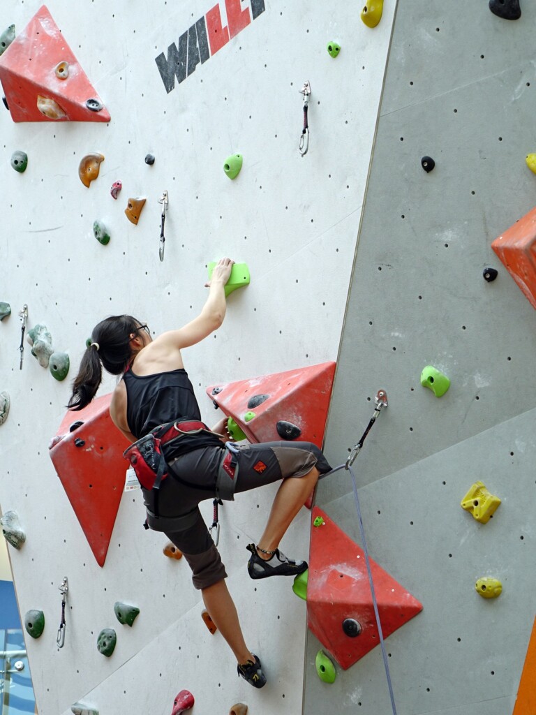 Which Burns More Fat Rock Wall Climbing or Yoga? » Scary Symptoms