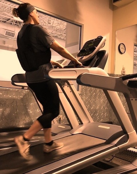 Should You Hold Onto A Treadmill At High Incline Scary Symptoms