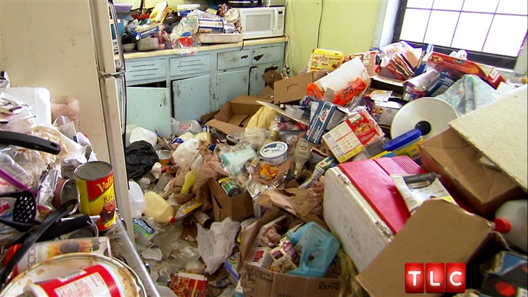 Hoarding: How Can Anyone Allow Spouse to Become a Hoarder? » Scary Symptoms