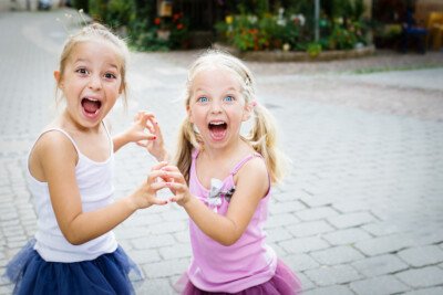 At What Age Should Kids Stop Screaming While Playing? » Scary Symptoms