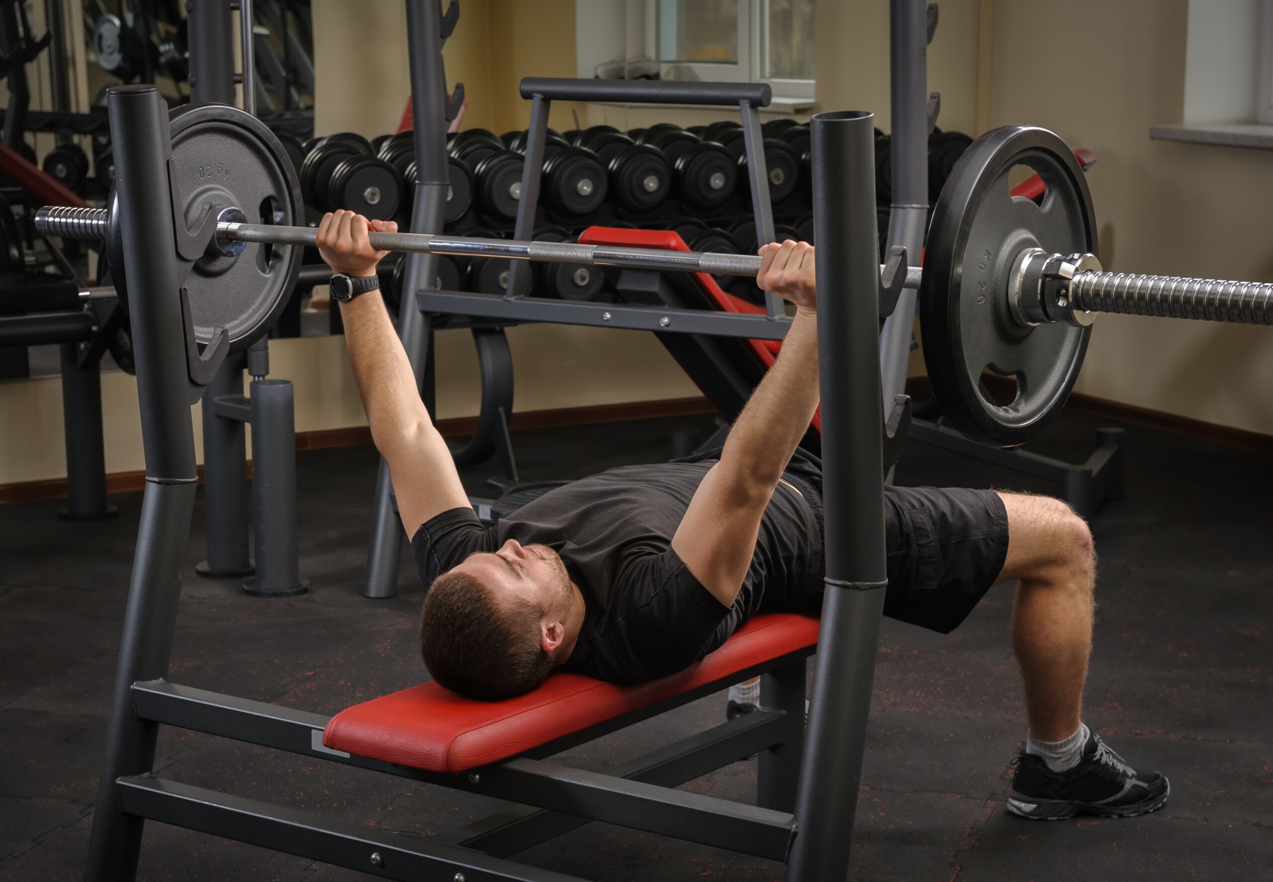 Locking Elbows Out During Bench Press: Pros & Cons