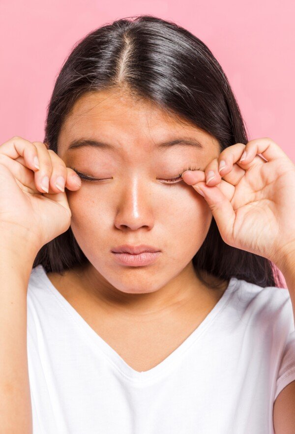 Can Facial Extractions Cause Eye to Keep Tearing Afterward? » Scary