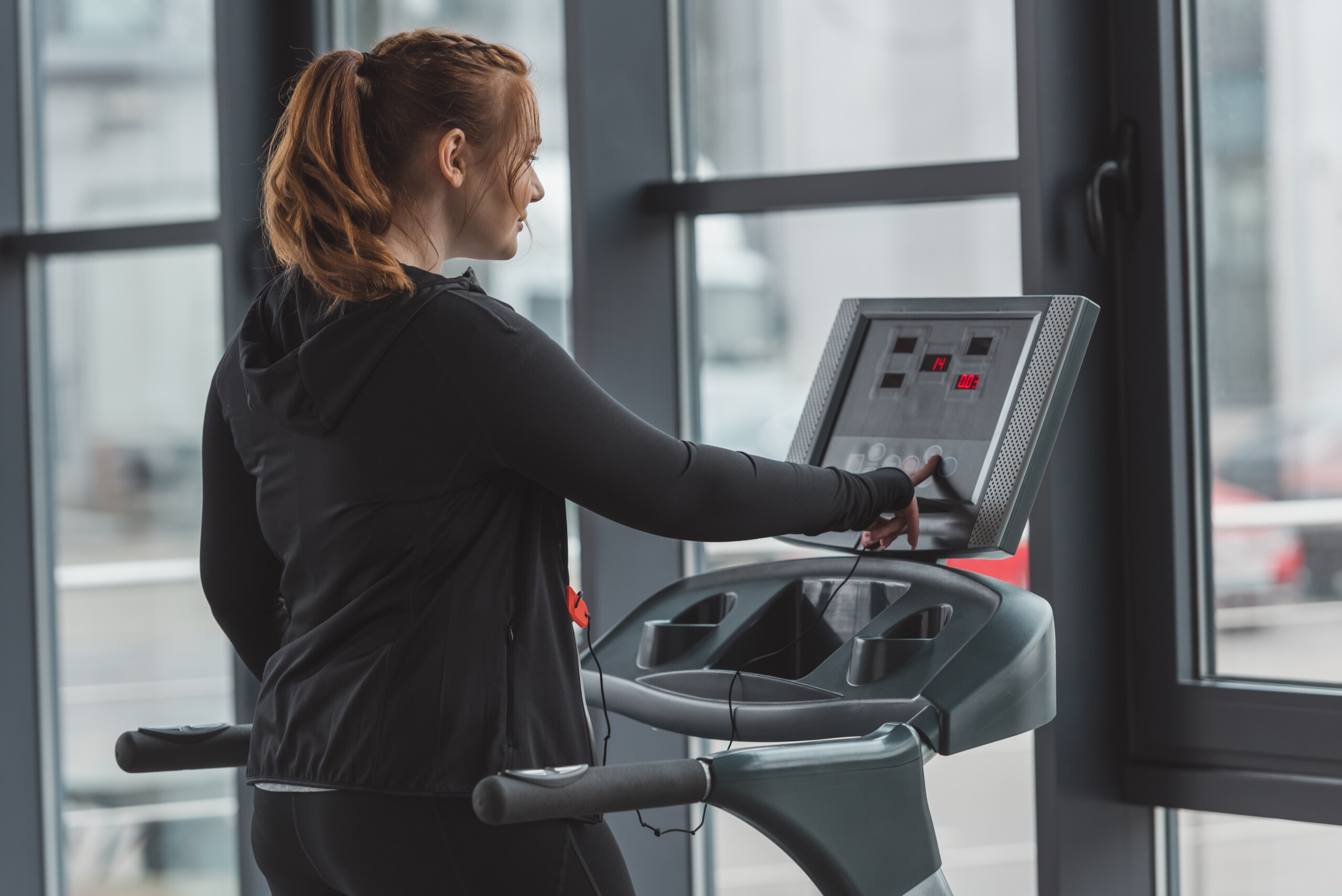 How to Maximize Calorie Burn Using a Treadmill Incline