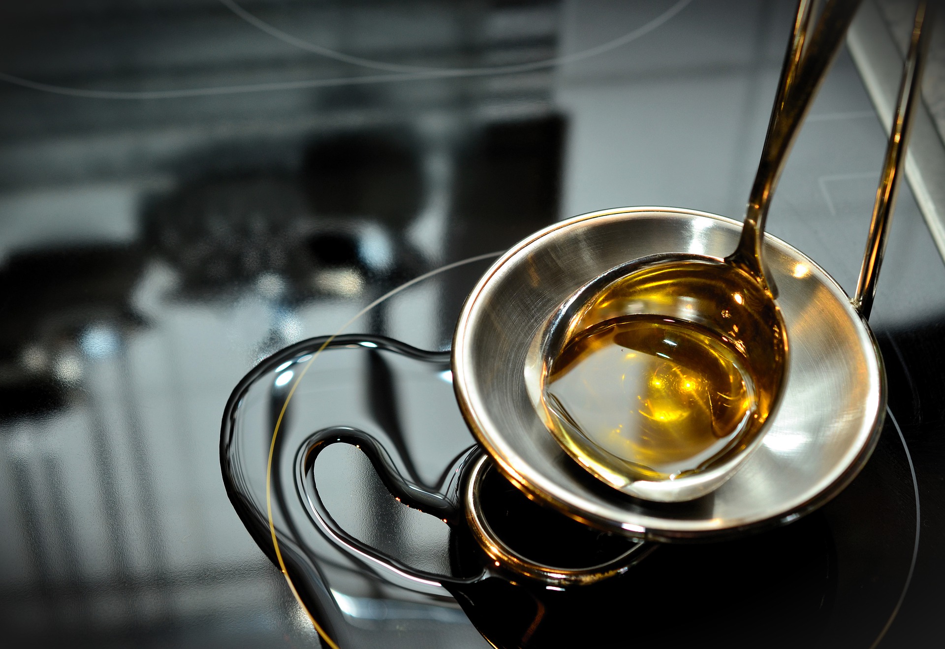 How Much Olive Oil a Day Is Too Much? » Scary Symptoms