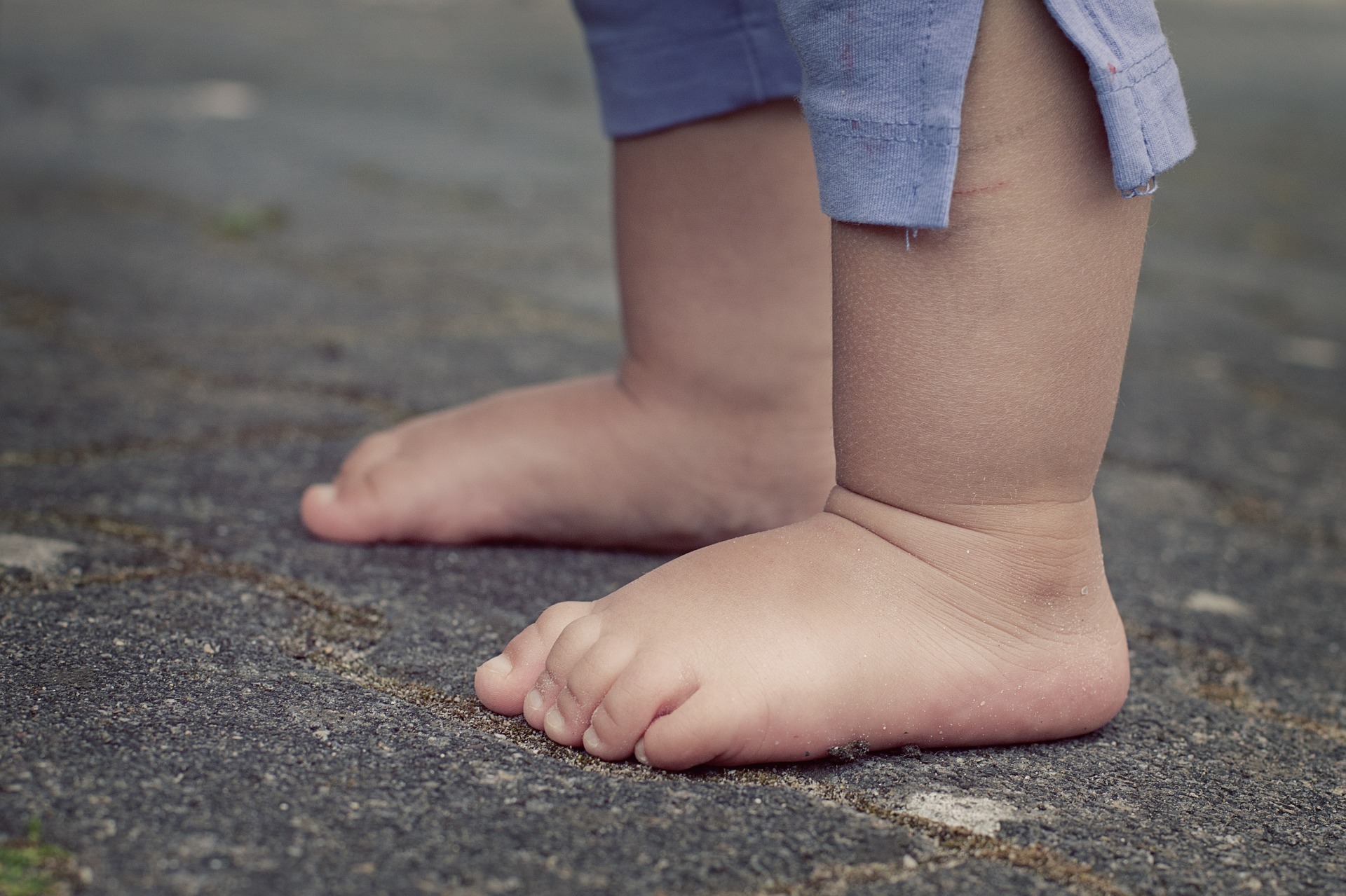 Barefoot Babies & Toddlers in Public: Safe or Unsanitary?