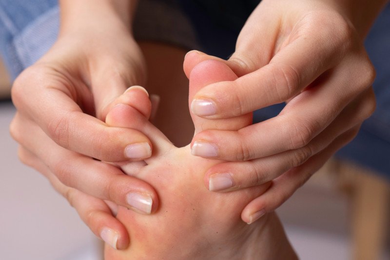 sudden-stabbing-pain-in-the-first-few-toes-nerve-disease-scary-symptoms