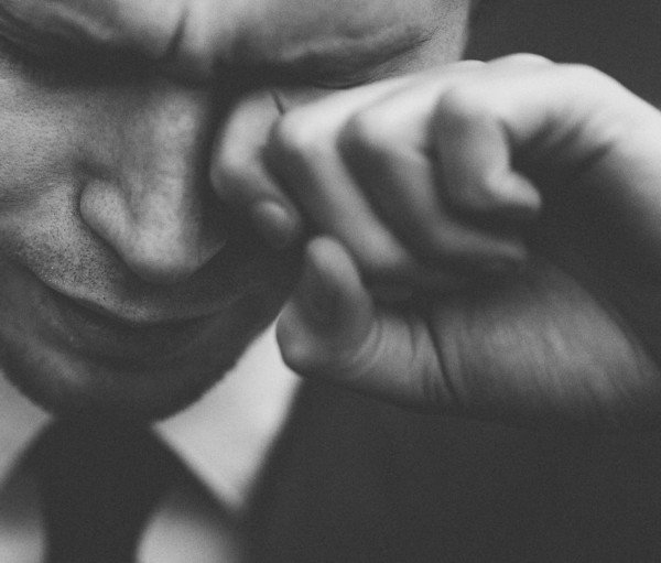 What You Should Do if Urine Is Splashed in Your Eye » Scary Symptoms