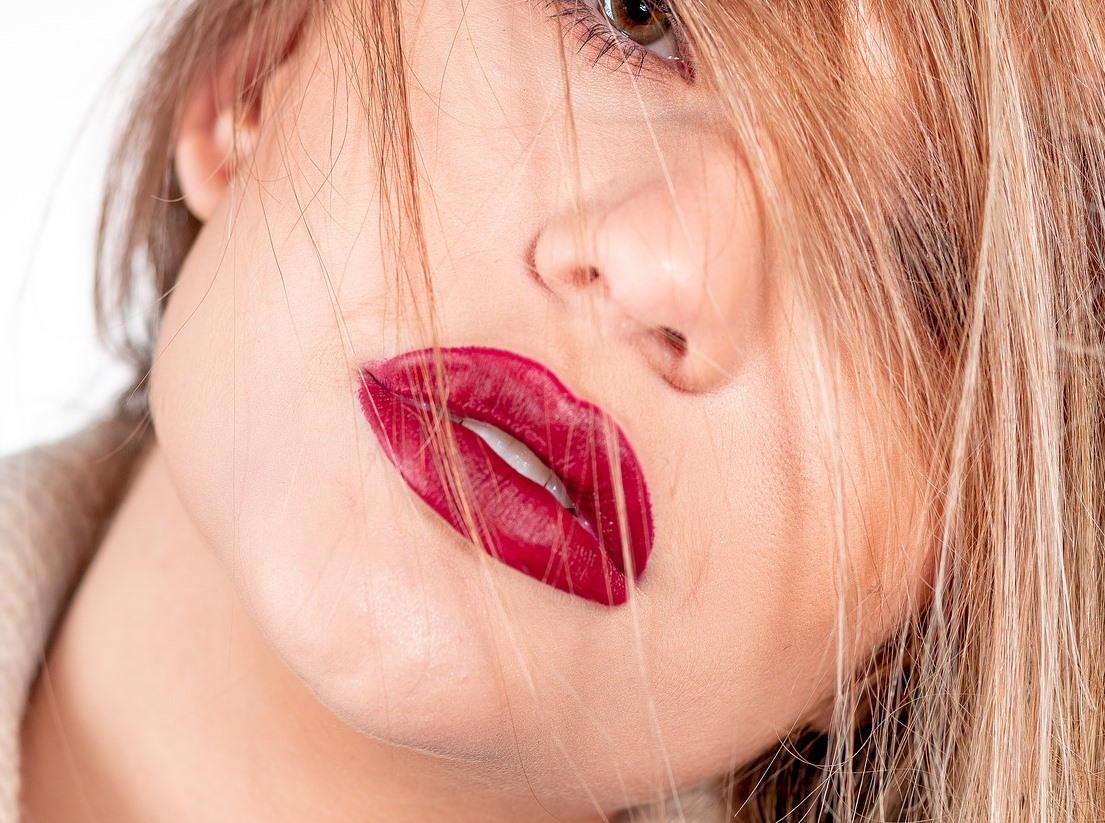 Sticky Gluey Lips: Causes and Solutions by Dermatologist