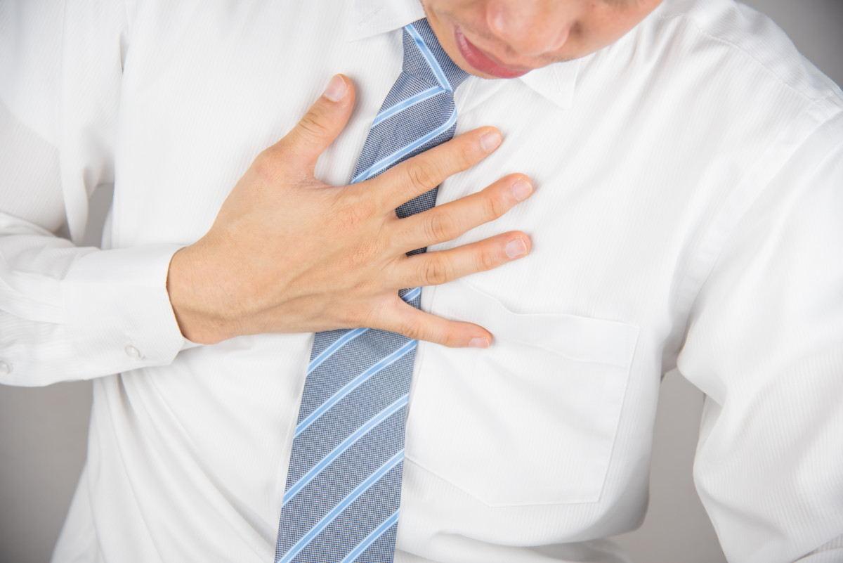 Chest Pain, Pain/Numbness in Left Arm, Burping Heart Attack? » Scary Symptoms