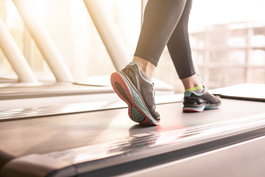 Woman Not Holding onto Treadmill Falls to Her Death » Scary Symptoms